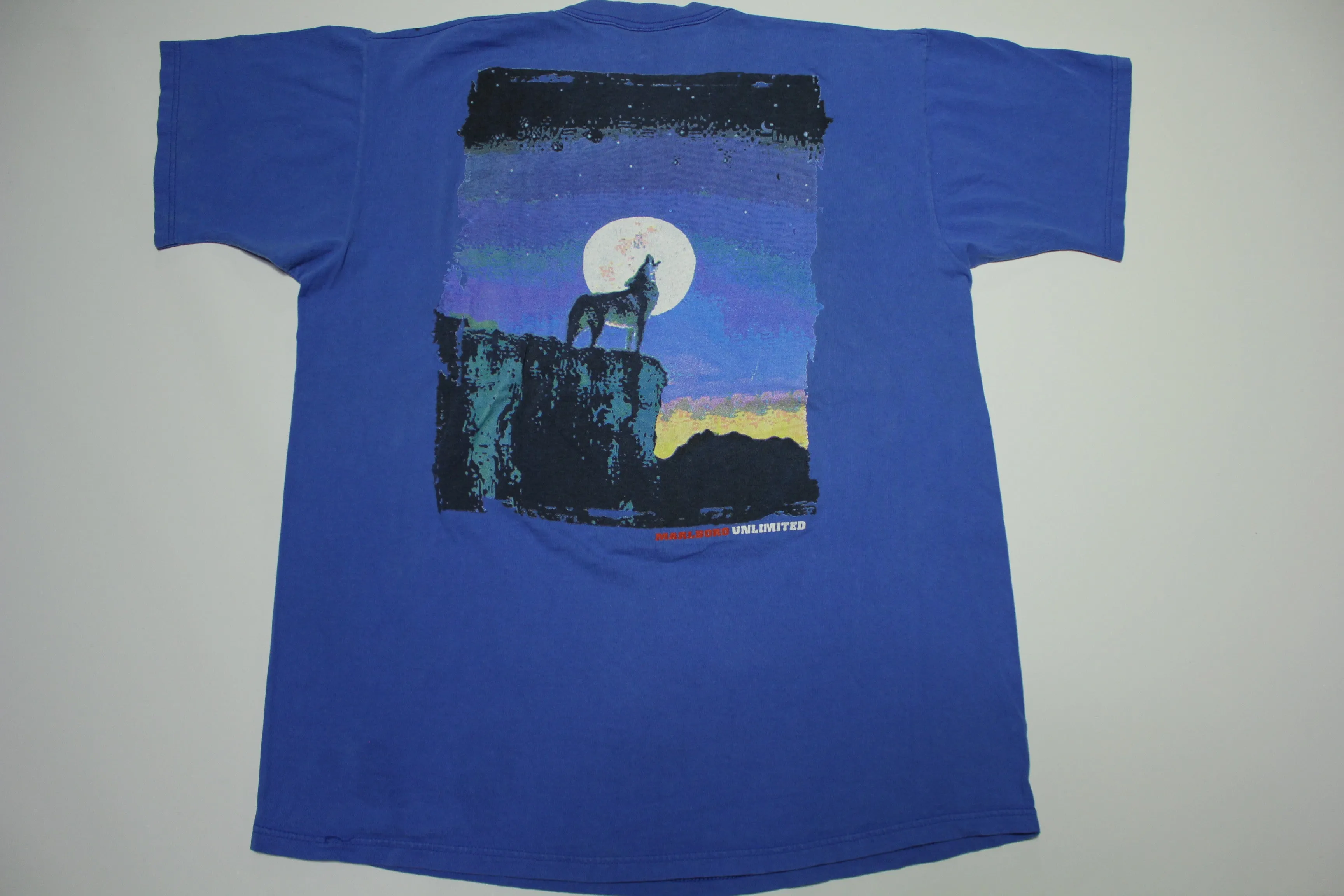 Marlboro Unlimited Vintage 90's Howling Wolf Moon Cigarette Promo Pocket T-Shirt